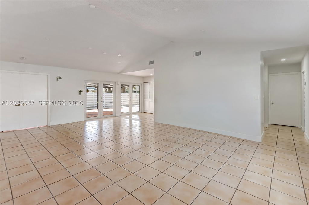 Real estate property located at 10125 139th Pl, Miami-dade, Royal Glen, Miami, FL