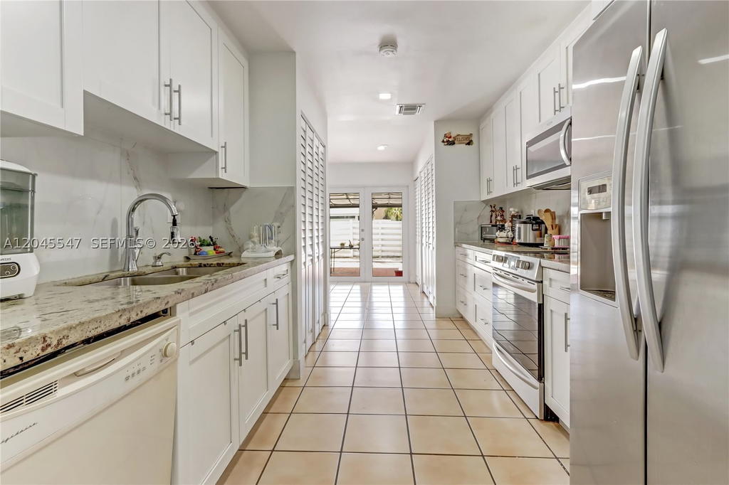 Real estate property located at 10125 139th Pl, Miami-dade, Royal Glen, Miami, FL