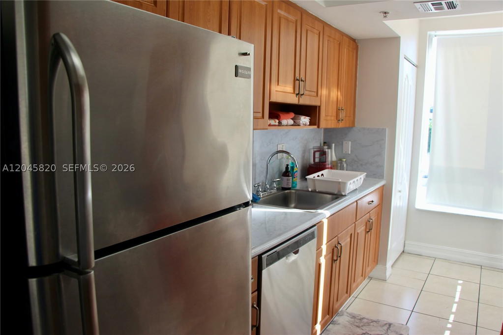 Real estate property located at 2501 Douglas Rd #304, Miami-dade, Douglas Place Condo, Miami, FL