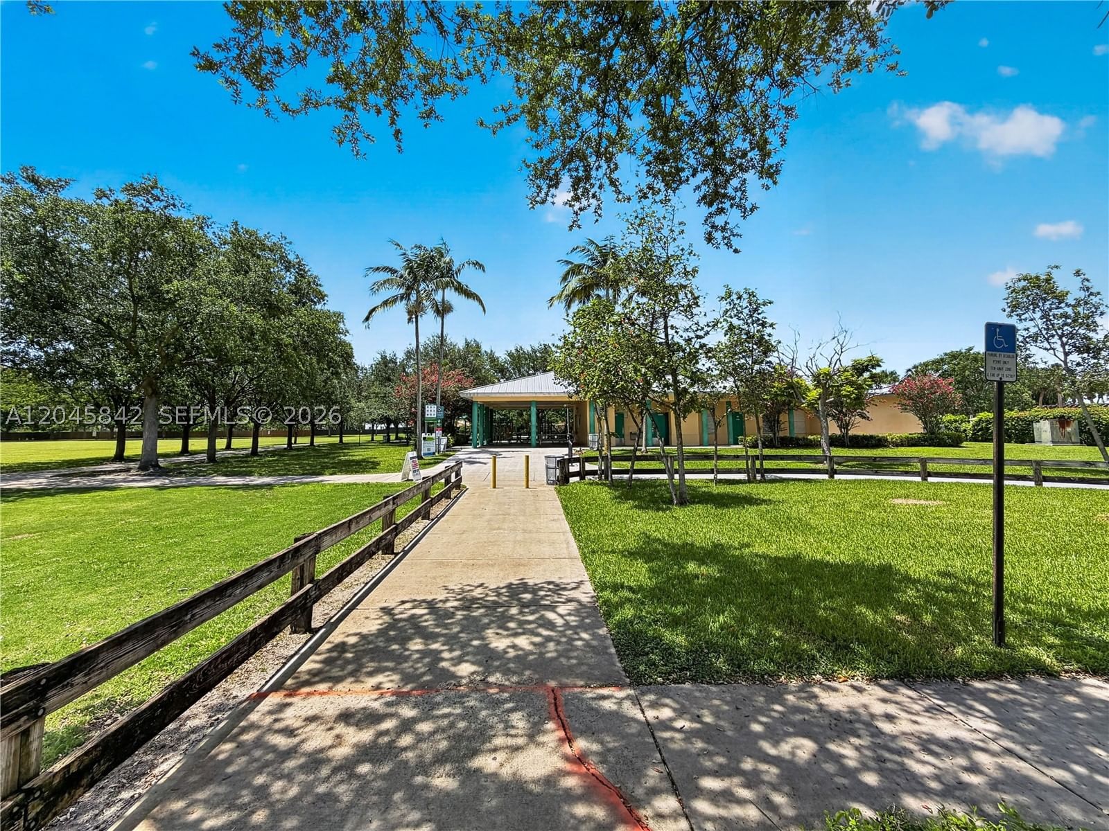 Real estate property located at 10210 154th Pl #111, Miami-dade, Villas At The Hammocks Co, Miami, FL