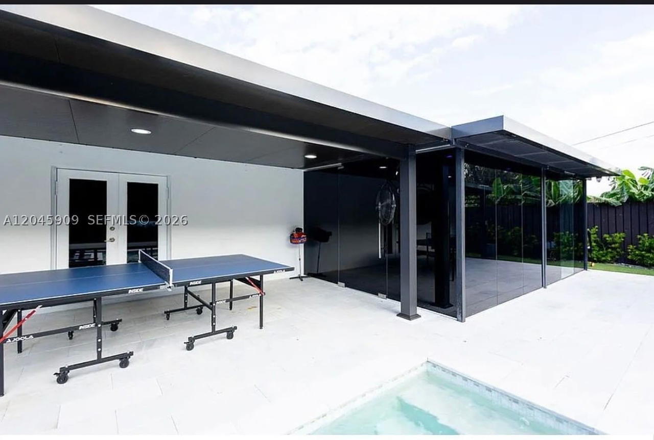 Real estate property located at 18250 86th Ave, Miami-dade, Palm Springs North Sec R, Hialeah, FL