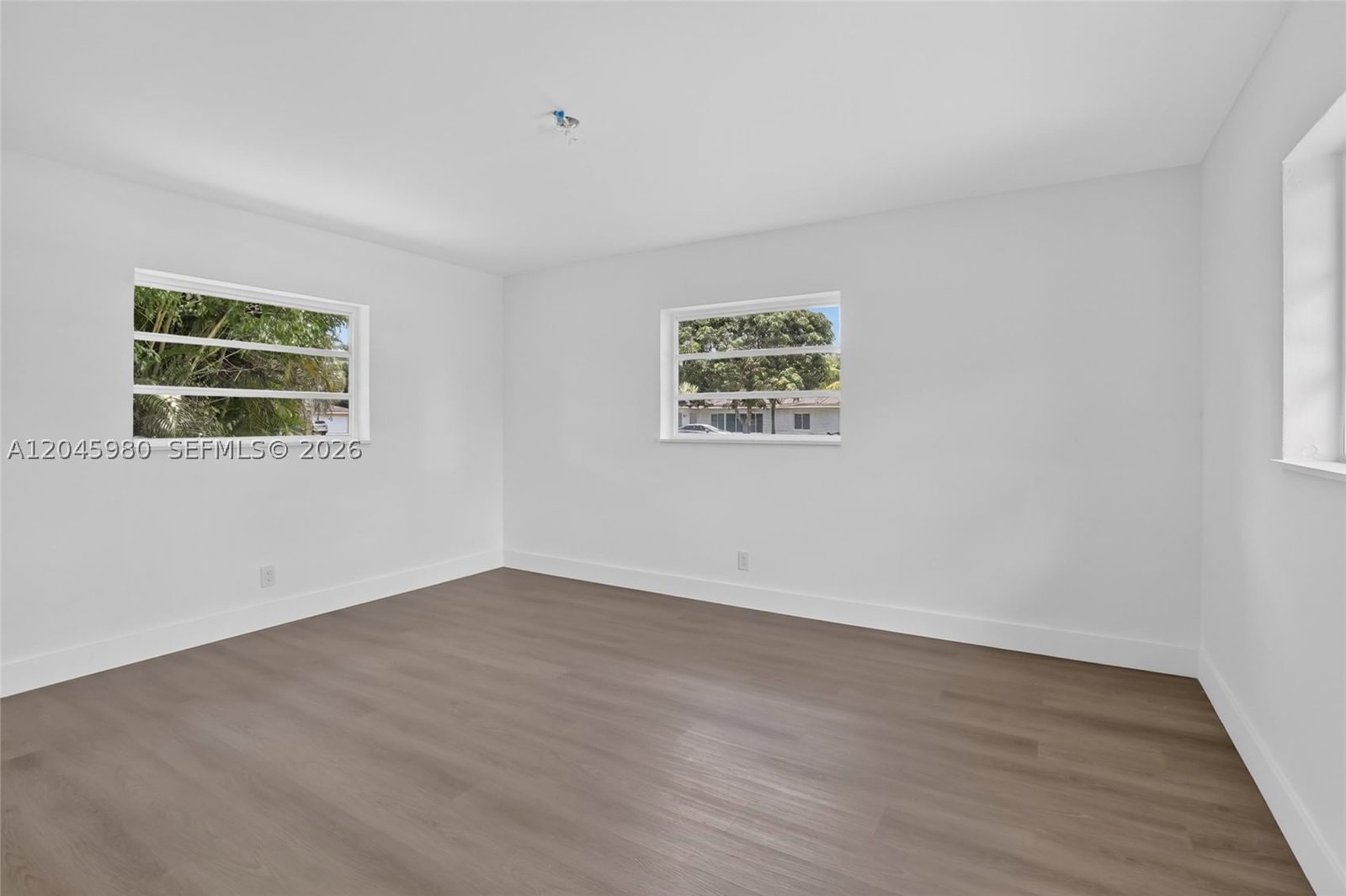 Real estate property located at 7040 8th Ct, Broward, Plantations Secluded Gard, Plantation, FL