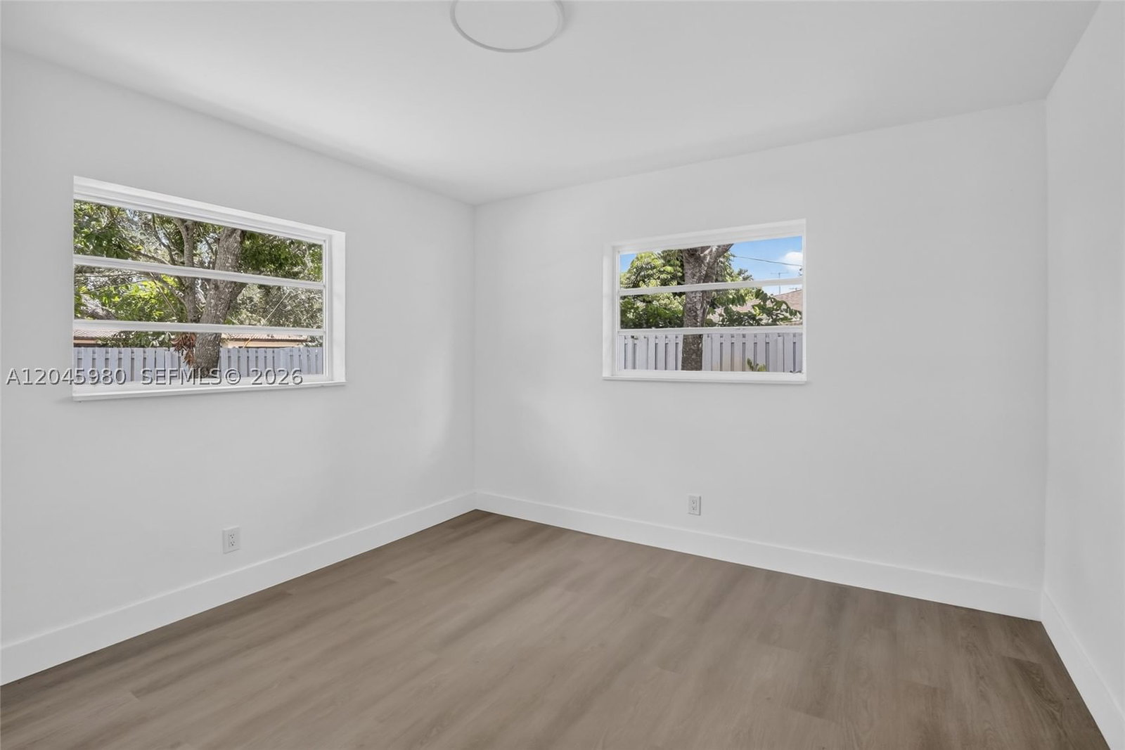 Real estate property located at 7040 8th Ct, Broward, Plantations Secluded Gard, Plantation, FL