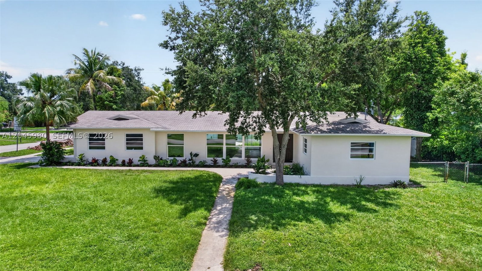 Real estate property located at 7040 8th Ct, Broward, Plantations Secluded Gard, Plantation, FL