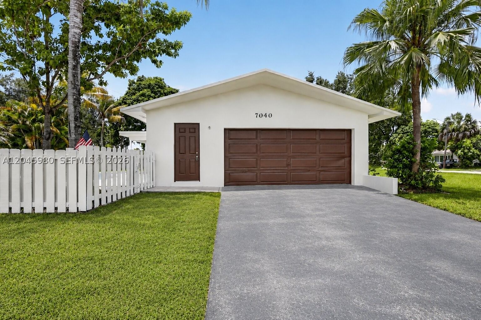 Real estate property located at 7040 8th Ct, Broward, Plantations Secluded Gard, Plantation, FL