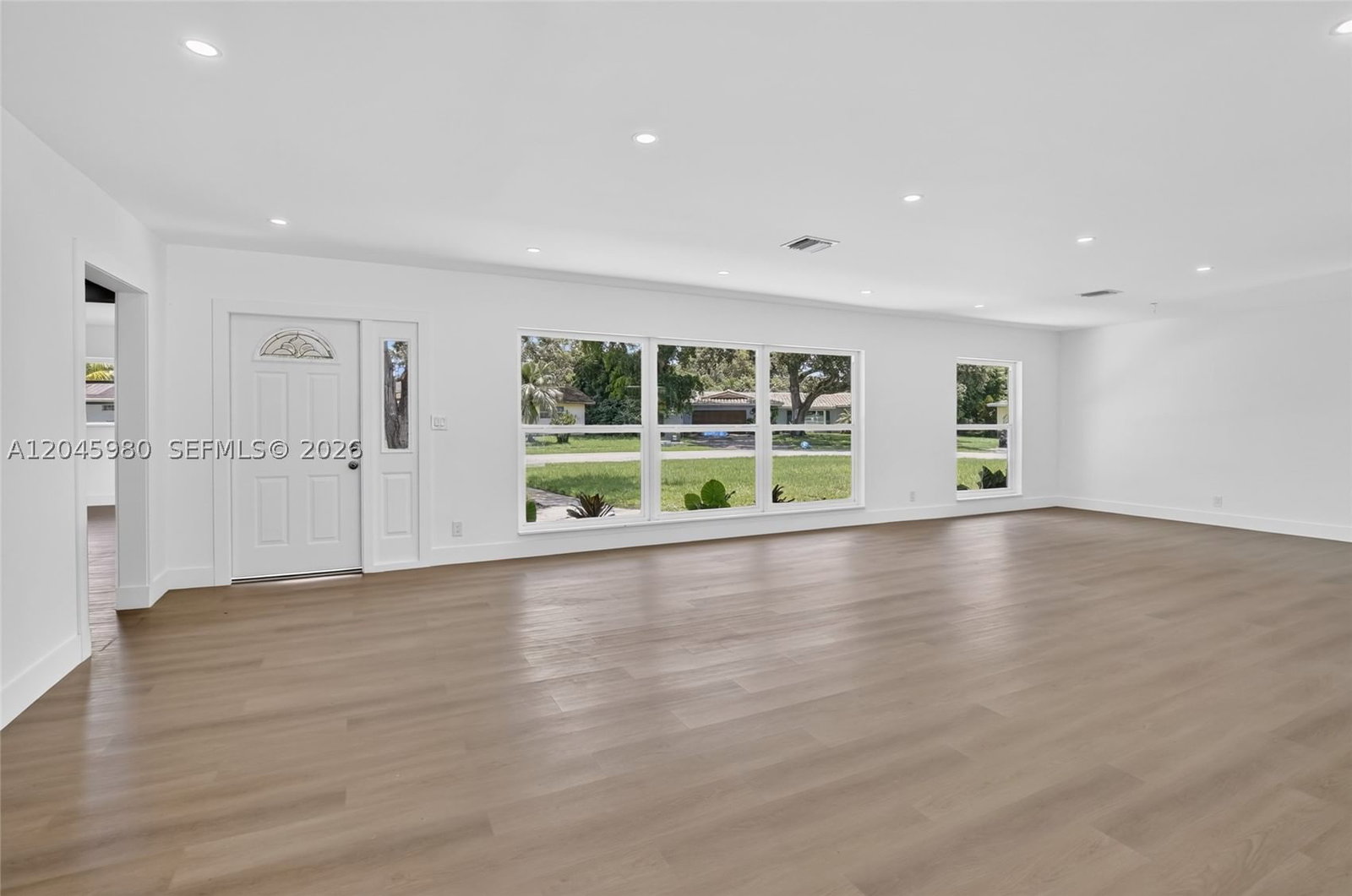 Real estate property located at 7040 8th Ct, Broward, Plantations Secluded Gard, Plantation, FL