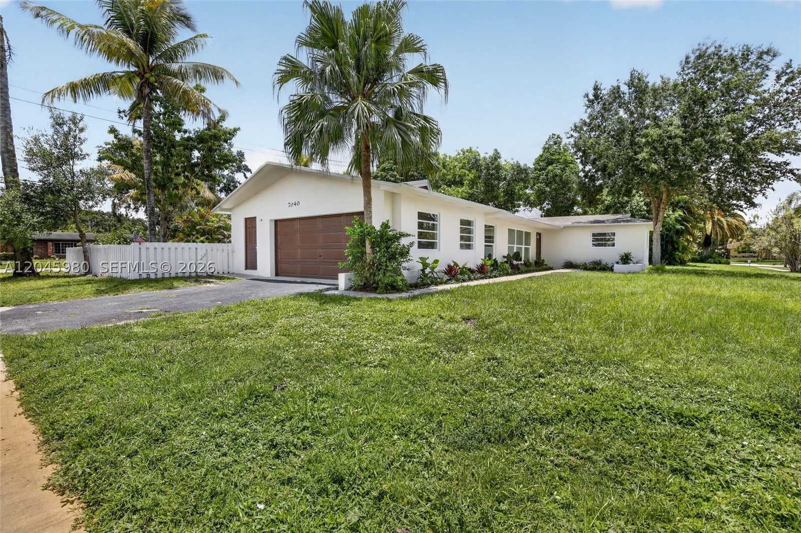 Real estate property located at 7040 8th Ct, Broward, Plantations Secluded Gard, Plantation, FL