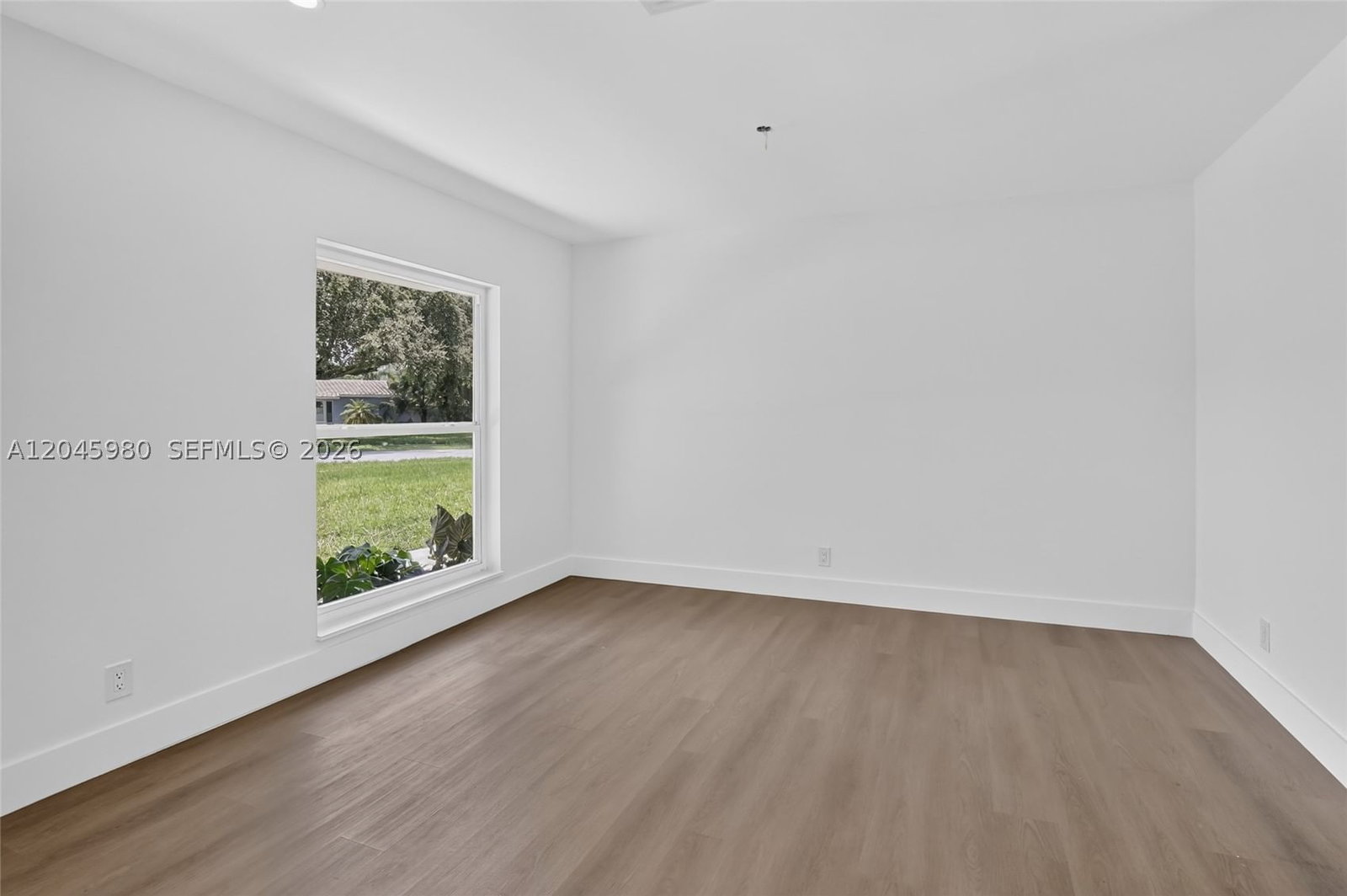 Real estate property located at 7040 8th Ct, Broward, Plantations Secluded Gard, Plantation, FL