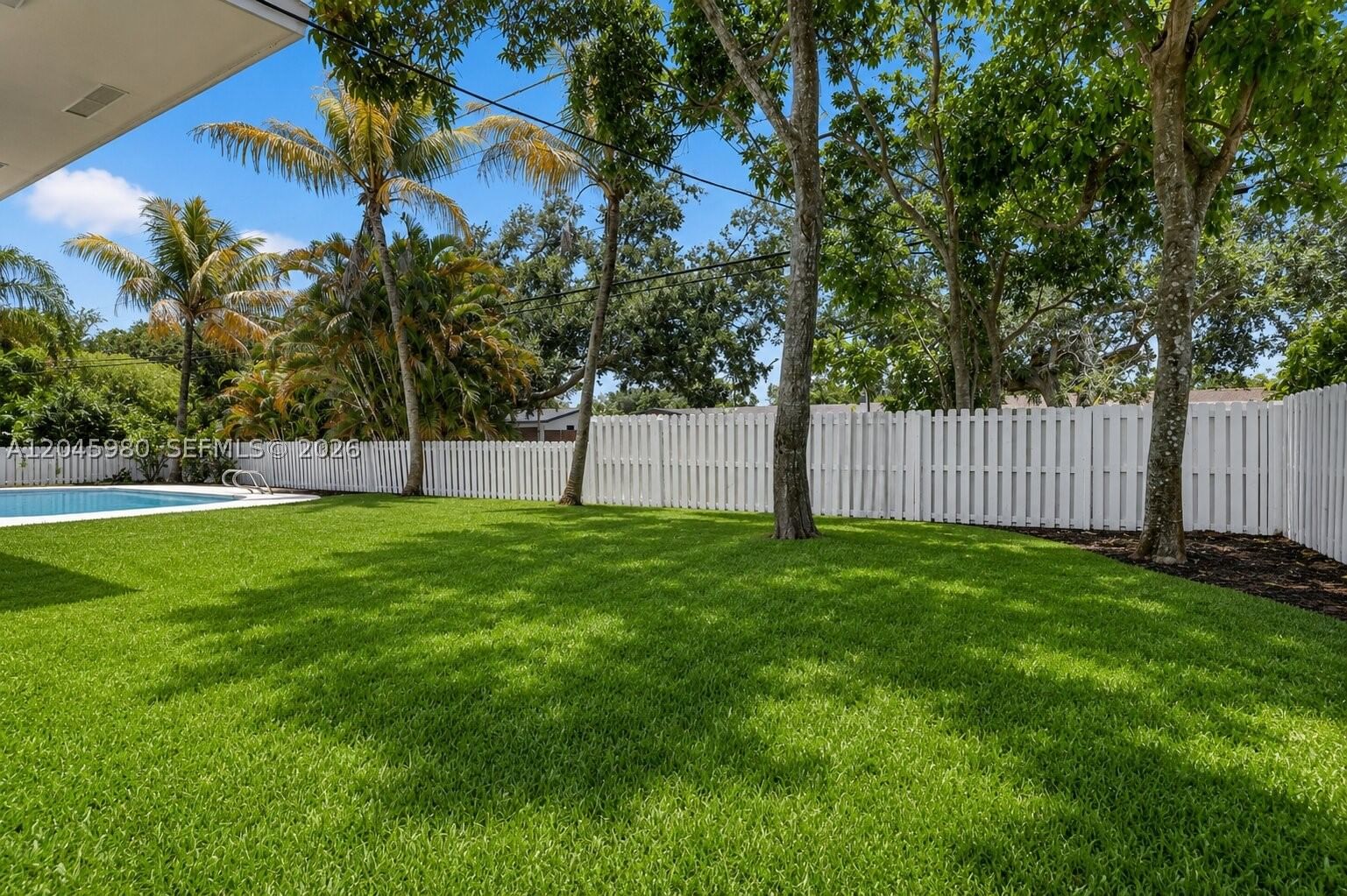 Real estate property located at 7040 8th Ct, Broward, Plantations Secluded Gard, Plantation, FL