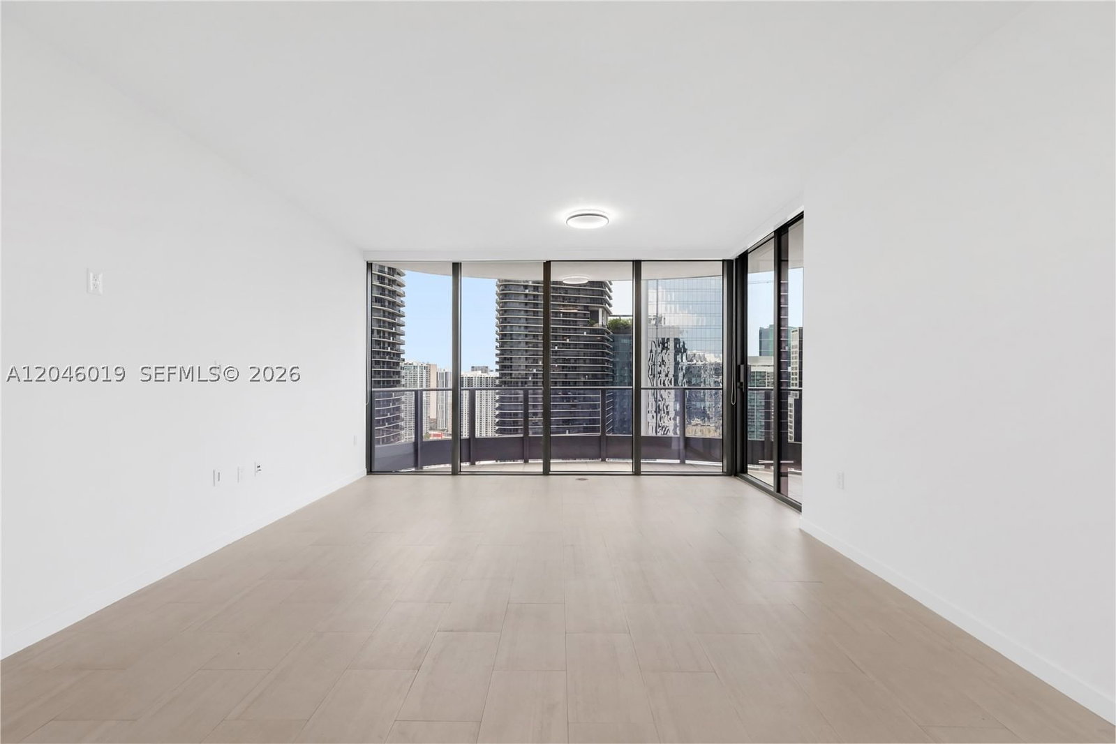 Real estate property located at 1000 Brickell Plz #4015, Miami-dade, Brickell Flatiron Condo, Miami, FL