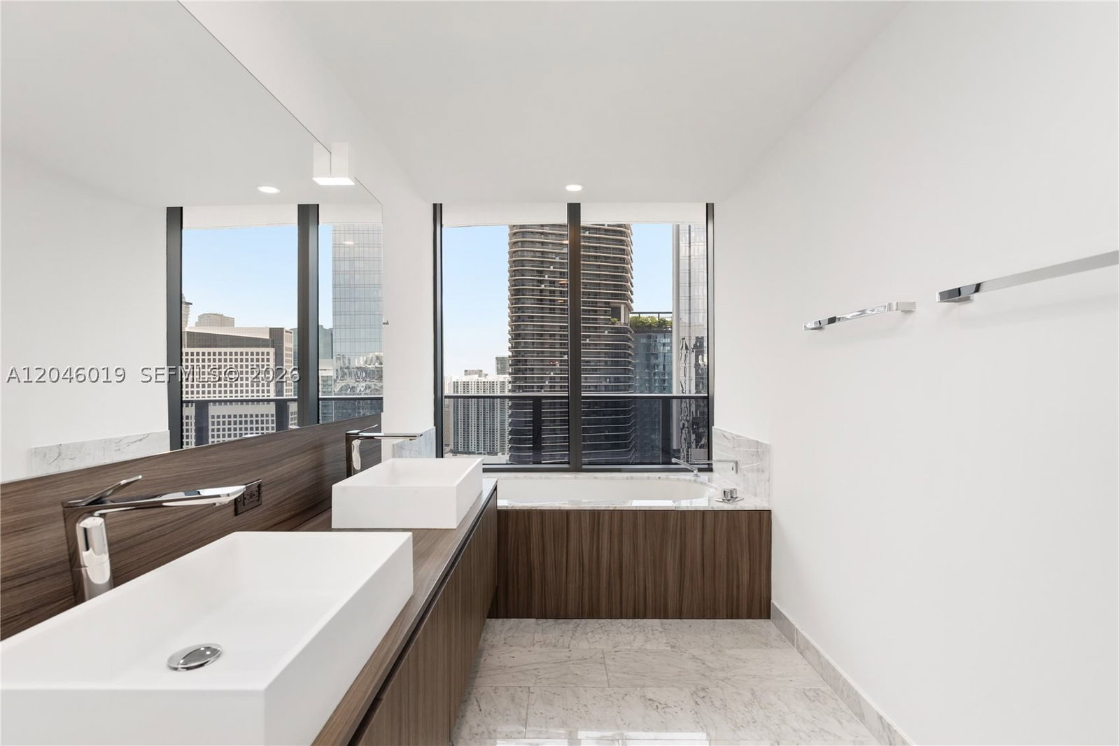 Real estate property located at 1000 Brickell Plz #4015, Miami-dade, Brickell Flatiron Condo, Miami, FL