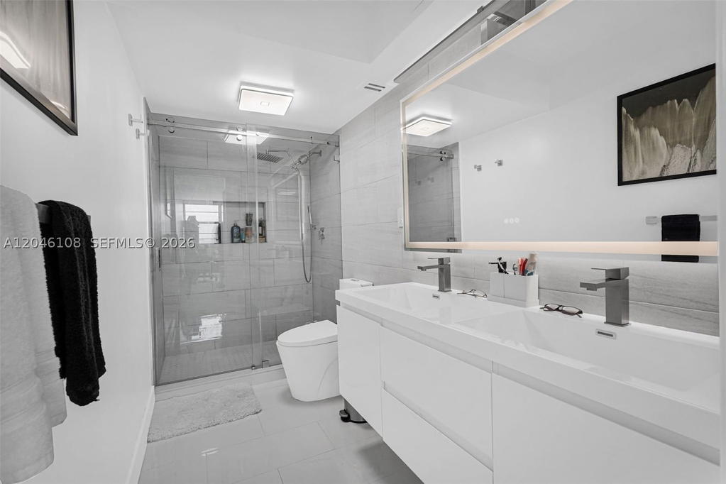 Real estate property located at 2016 Bay Dr #808, Miami-dade, Villa Bay Vista Condo, Miami Beach, FL