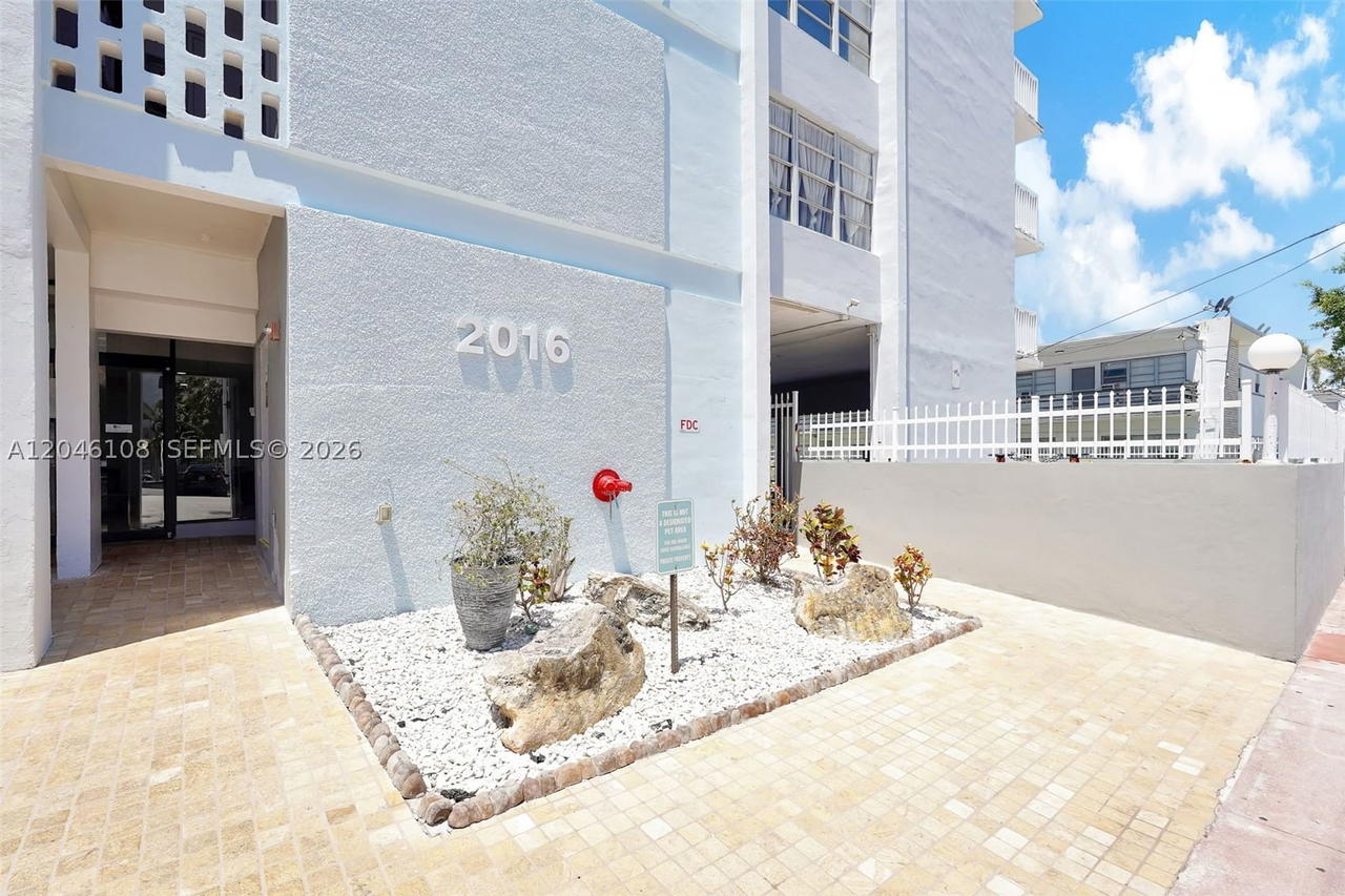 Real estate property located at 2016 Bay Dr #808, Miami-dade, Villa Bay Vista Condo, Miami Beach, FL