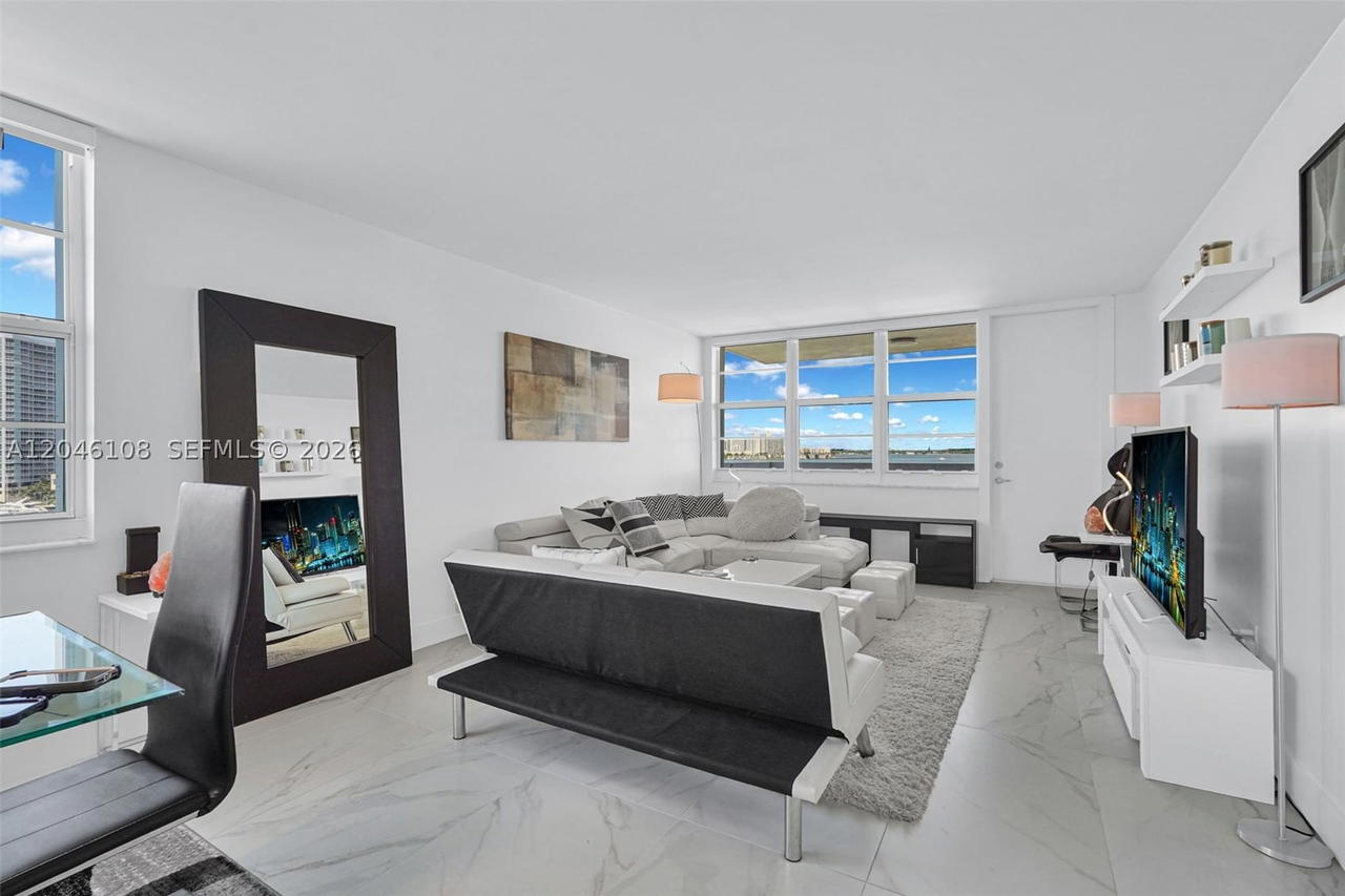 Real estate property located at 2016 Bay Dr #808, Miami-dade, Villa Bay Vista Condo, Miami Beach, FL