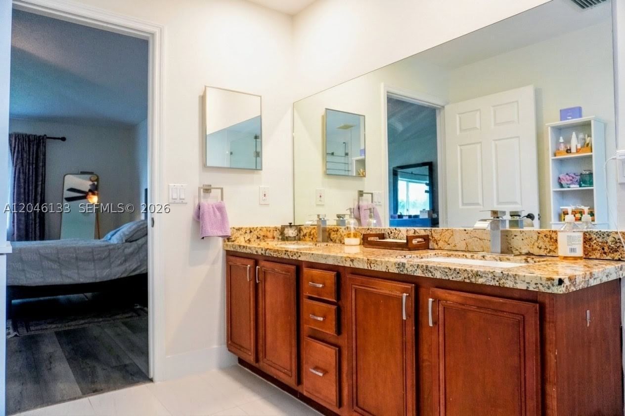 Real estate property located at 16850 Crestview Ln, Broward, Bonavillas, Weston, FL