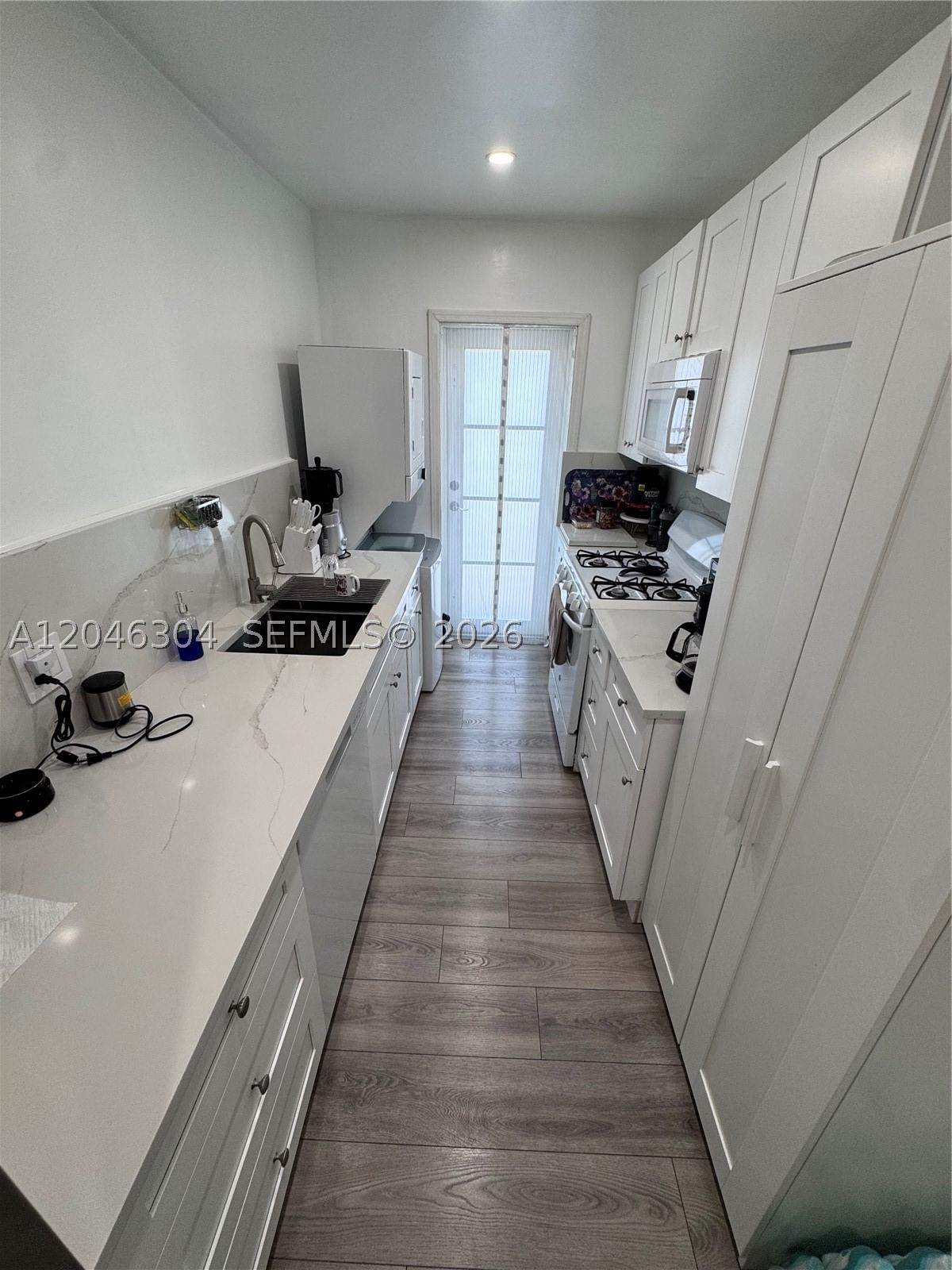 Real estate property located at 8550 Byron Ave #2G, Miami-dade, Bay View Condo, Miami Beach, FL