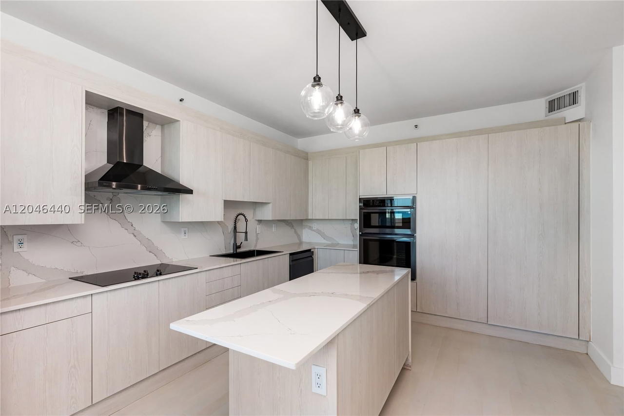 Real estate property located at 300 Pointe Dr #907, Miami-dade, Portofino Tower Condo, Miami Beach, FL