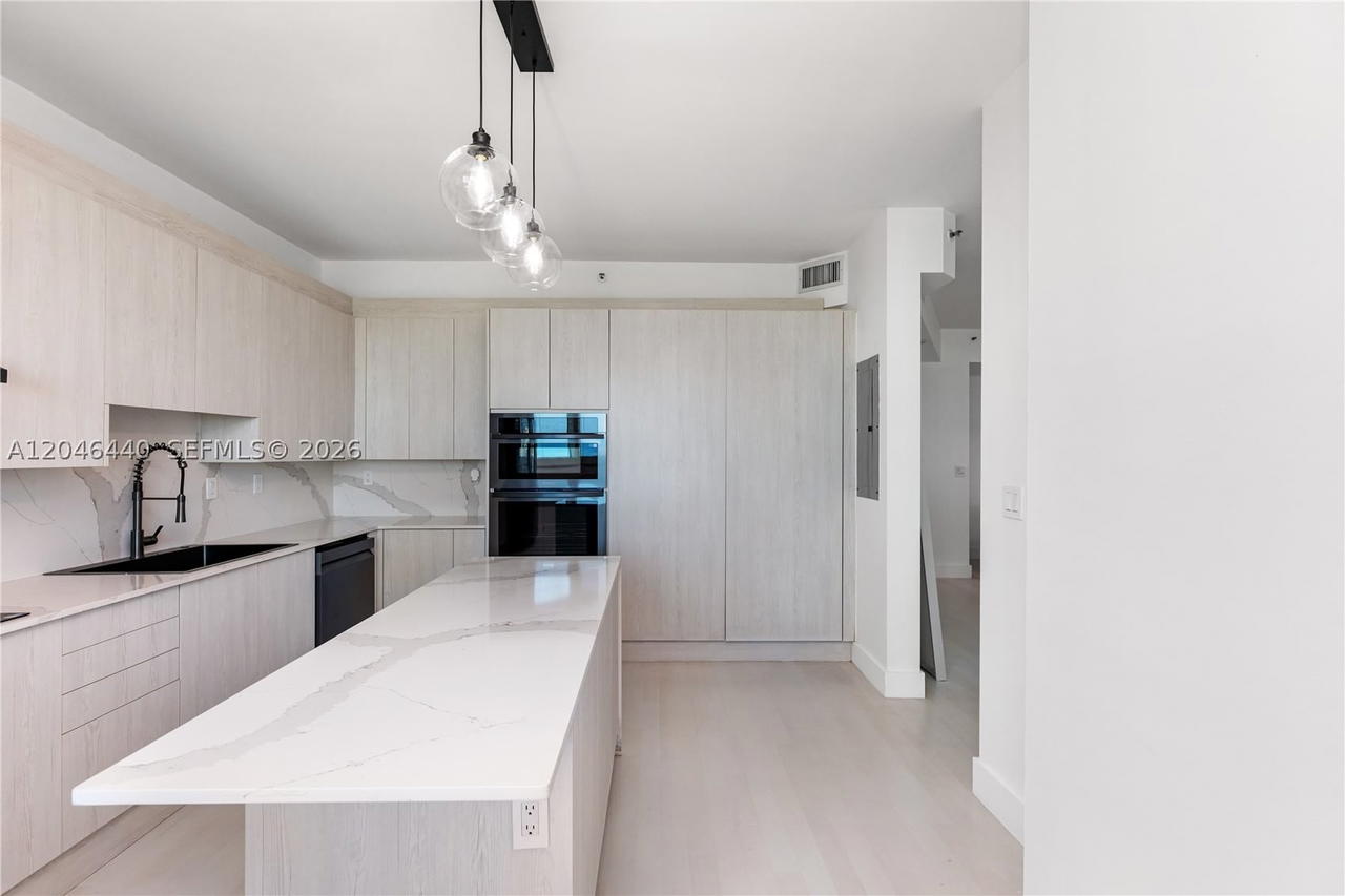 Real estate property located at 300 Pointe Dr #907, Miami-dade, Portofino Tower Condo, Miami Beach, FL