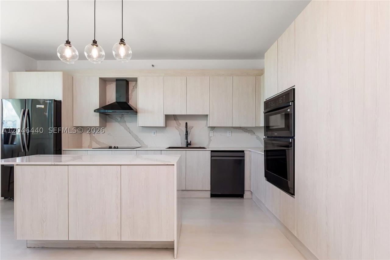 Real estate property located at 300 Pointe Dr #907, Miami-dade, Portofino Tower Condo, Miami Beach, FL