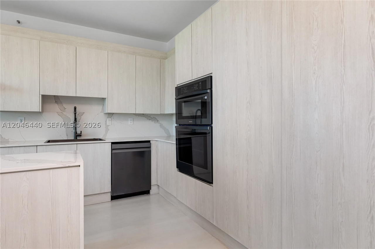 Real estate property located at 300 Pointe Dr #907, Miami-dade, Portofino Tower Condo, Miami Beach, FL