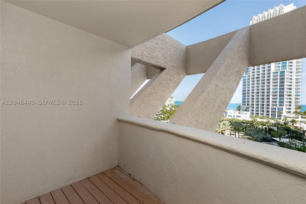Real estate property located at 300 Pointe Dr #907, Miami-dade, Portofino Tower Condo, Miami Beach, FL
