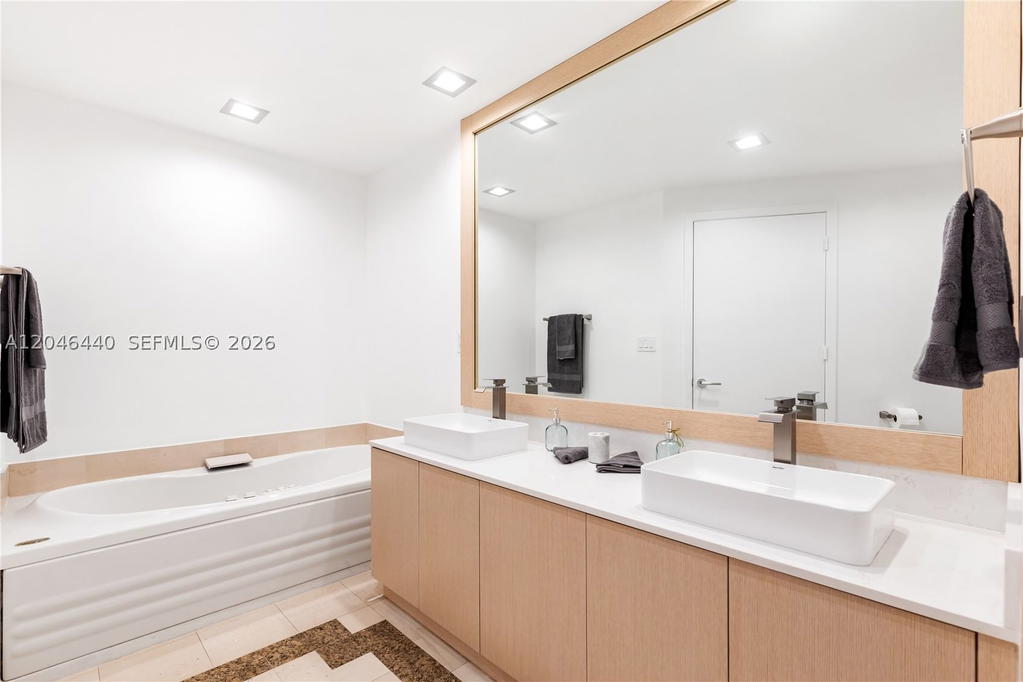 Real estate property located at 300 Pointe Dr #907, Miami-dade, Portofino Tower Condo, Miami Beach, FL