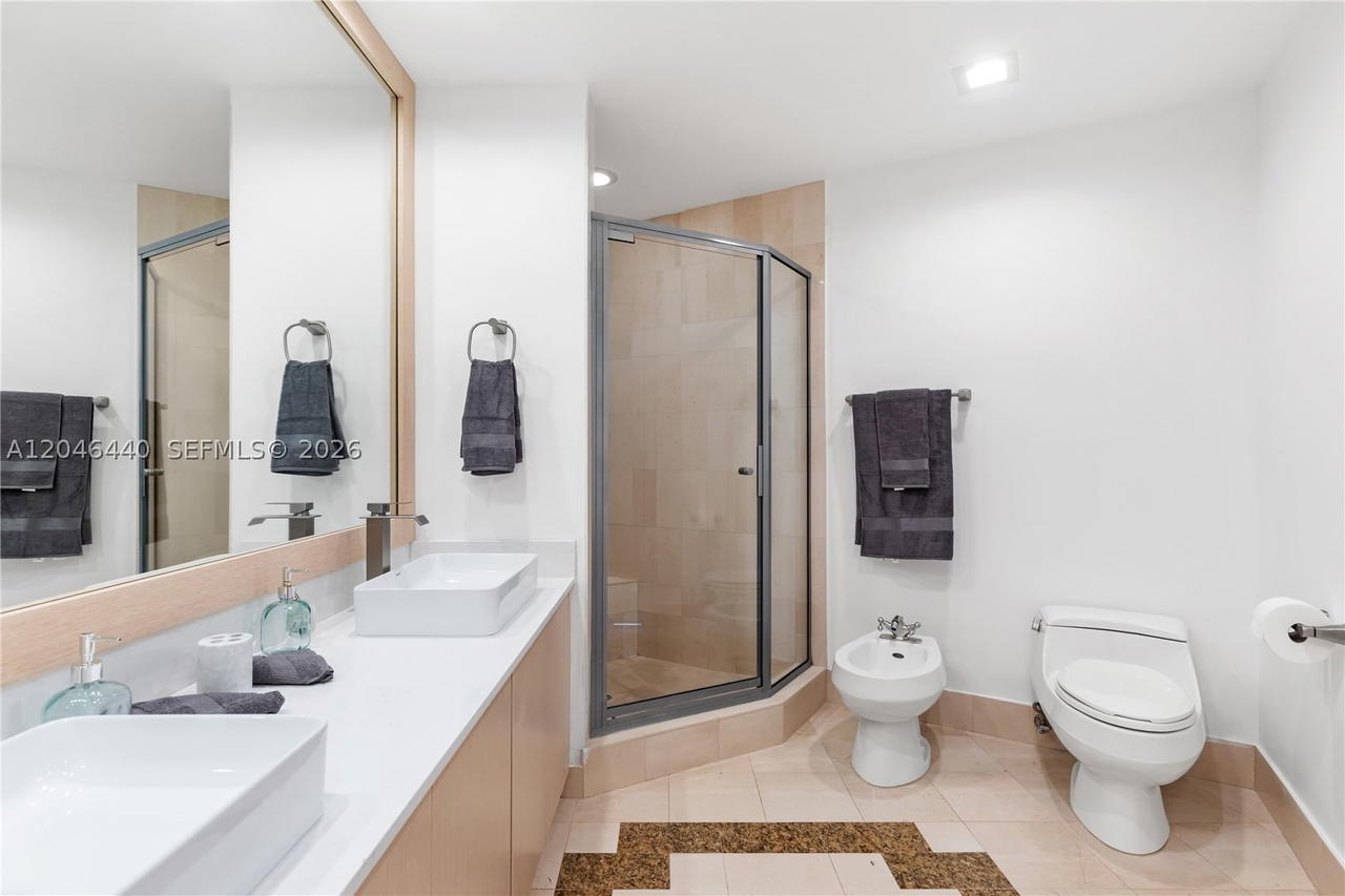 Real estate property located at 300 Pointe Dr #907, Miami-dade, Portofino Tower Condo, Miami Beach, FL