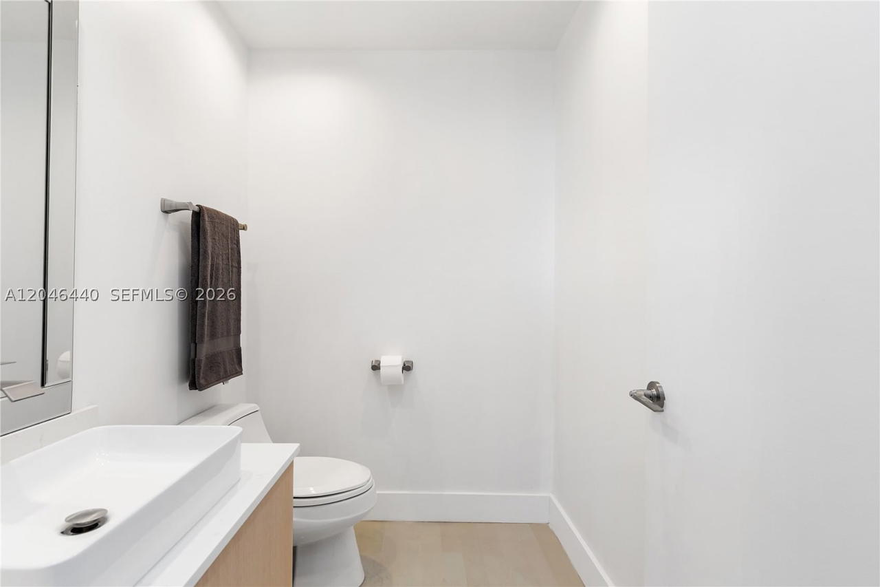 Real estate property located at 300 Pointe Dr #907, Miami-dade, Portofino Tower Condo, Miami Beach, FL
