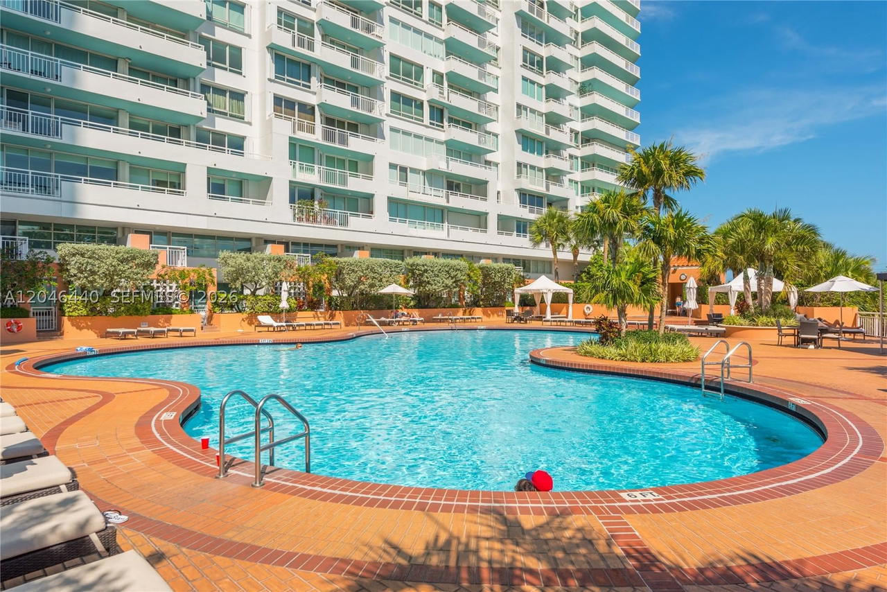 Real estate property located at 300 Pointe Dr #907, Miami-dade, Portofino Tower Condo, Miami Beach, FL
