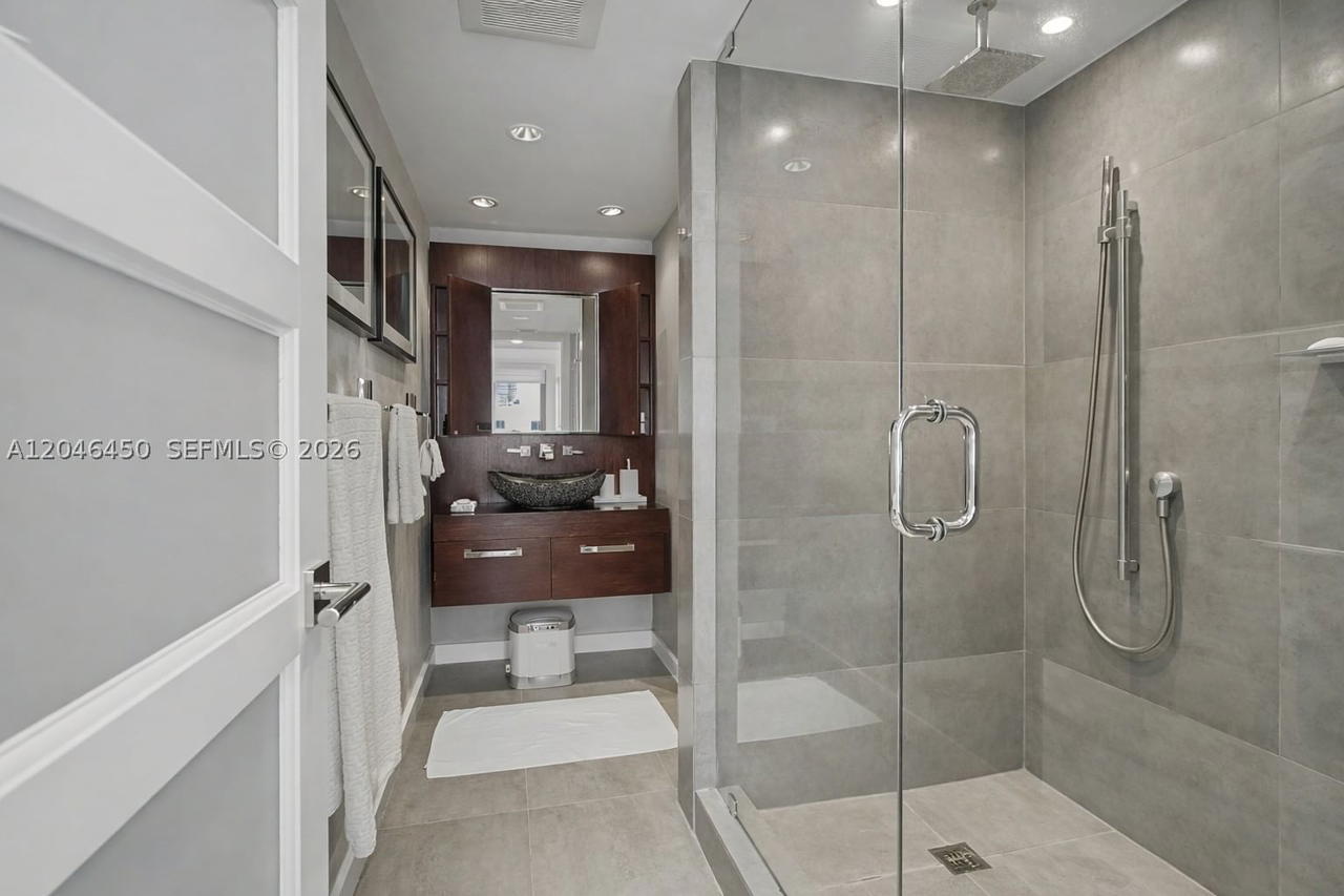 Real estate property located at 2555 Collins Ave #1814, Miami-dade, Club Atlantis Condo, Miami Beach, FL