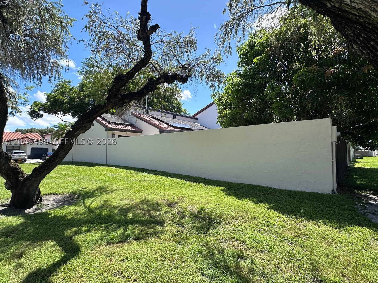 Real estate property located at 6633 178th Ter, Miami-dade, The Moors Townhouses, Hialeah, FL