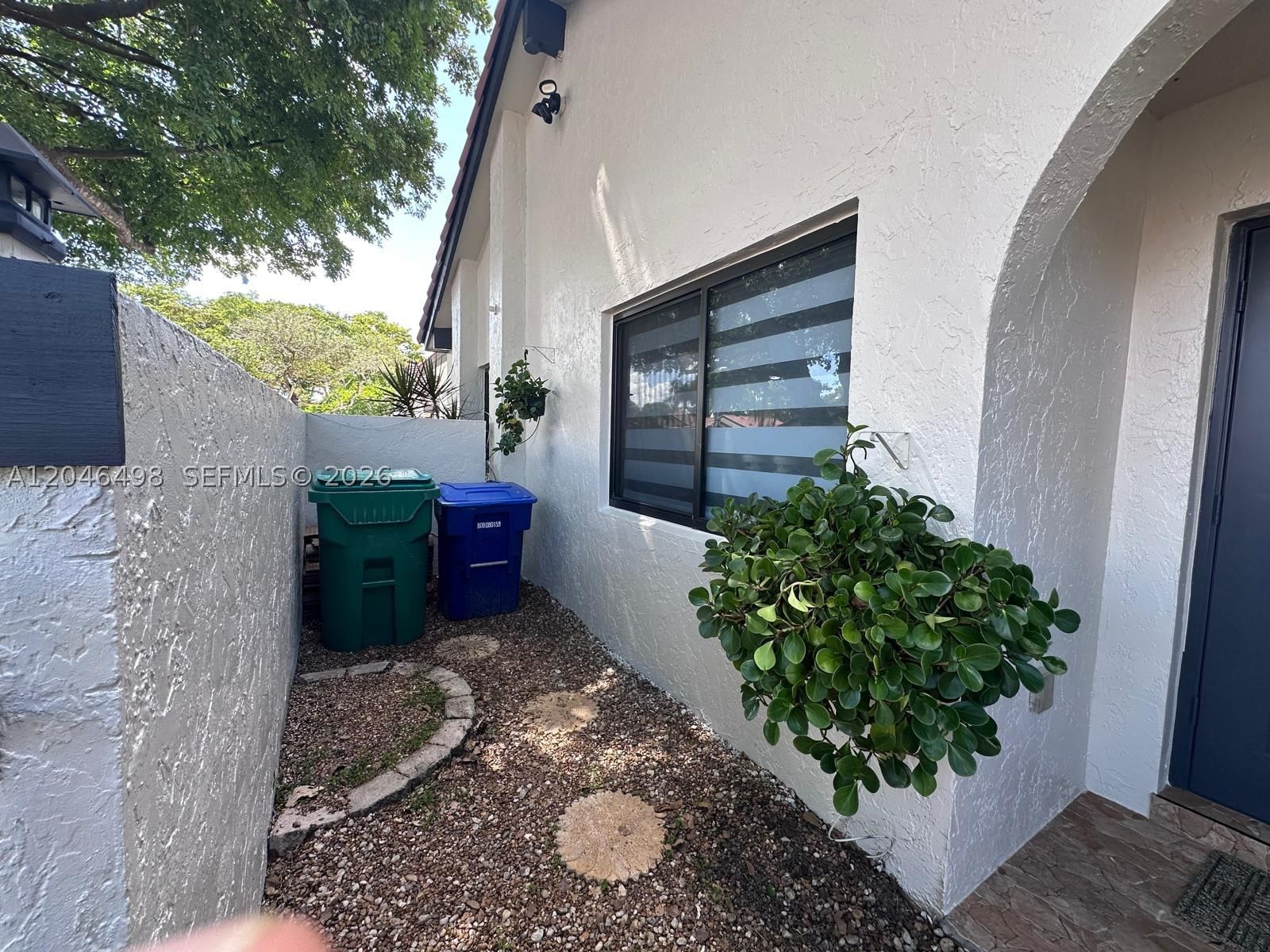 Real estate property located at 6633 178th Ter, Miami-dade, The Moors Townhouses, Hialeah, FL