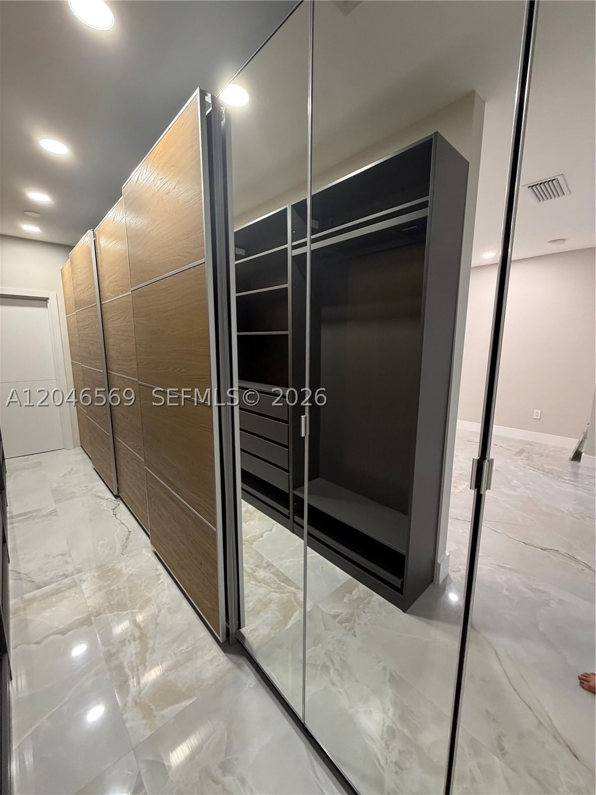 Real estate property located at 4499 93rd Doral Ct, Miami-dade, Doral Estates Villas, Doral, FL