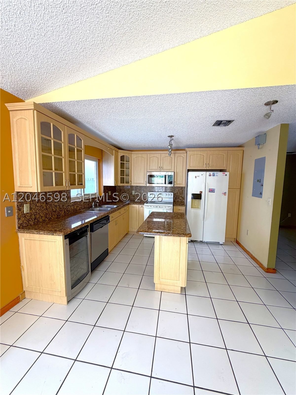 Real estate property located at 14225 55th St, Miami-dade, Bird Lakes South Sec 2, Miami, FL