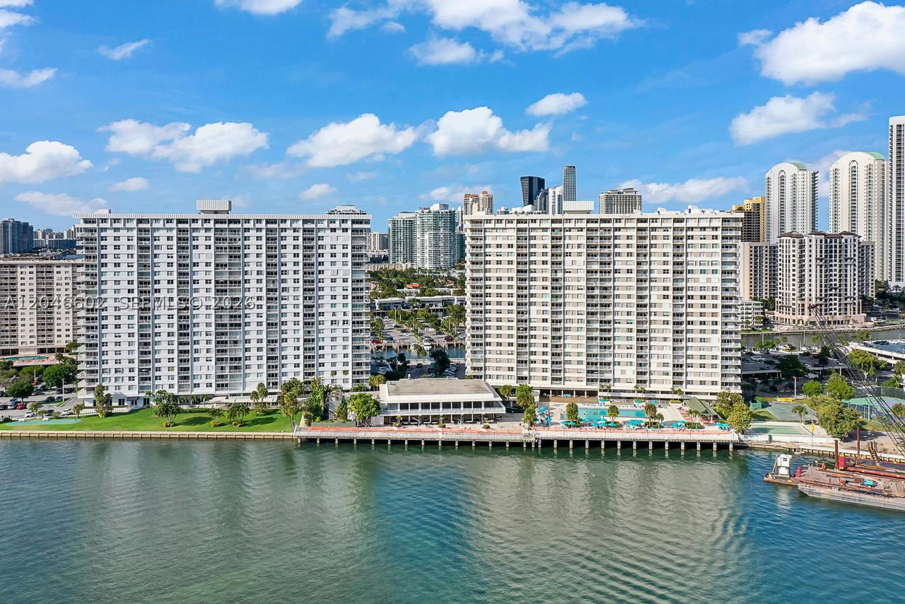 Real estate property located at 300 Bayview Dr #1709, Miami-dade, Arlen House Condo, Sunny Isles Beach, FL