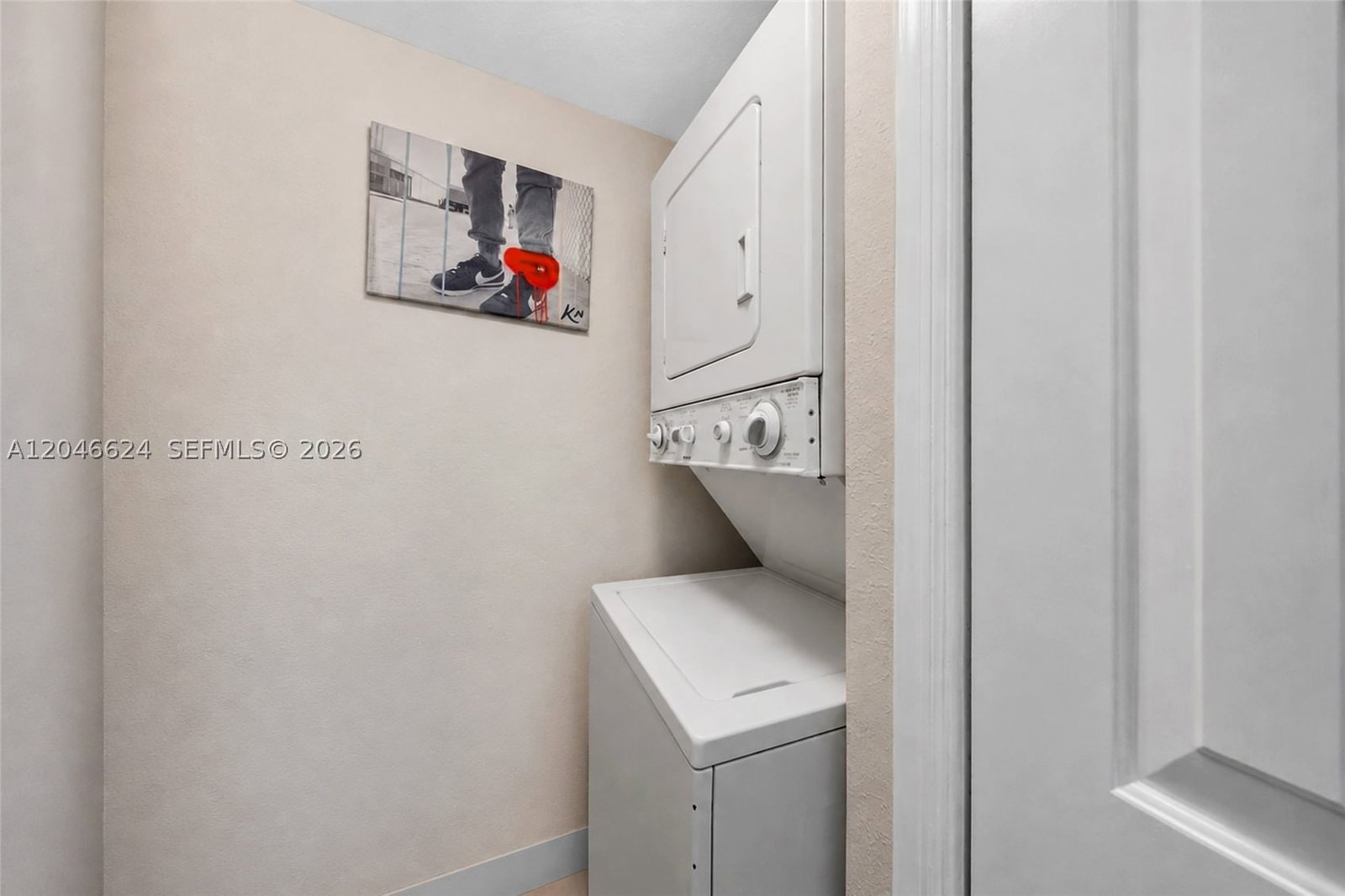 Real estate property located at 660 11th Ave #102, Broward, Capri Courts Condo, Fort Lauderdale, FL