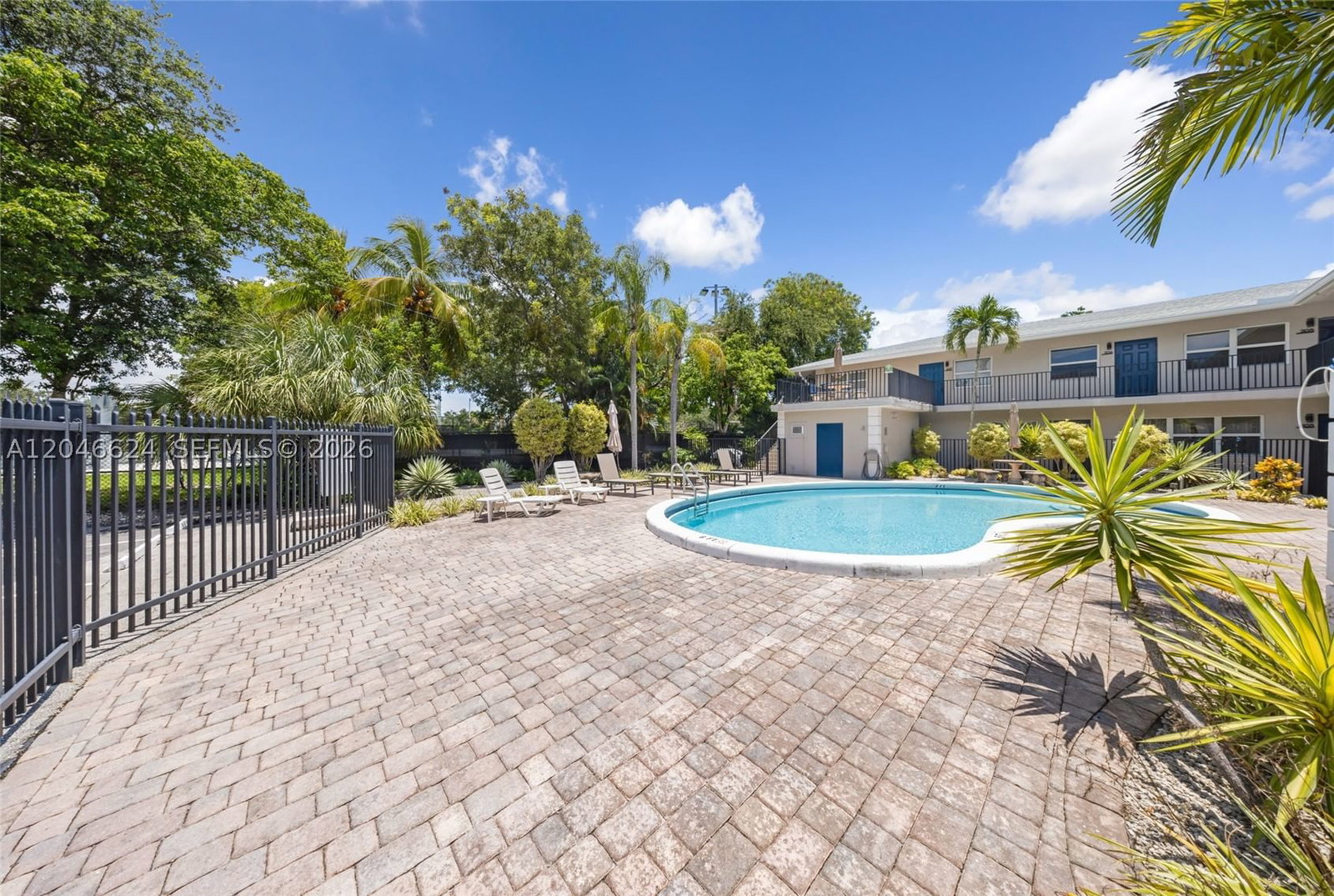 Real estate property located at 660 11th Ave #102, Broward, Capri Courts Condo, Fort Lauderdale, FL