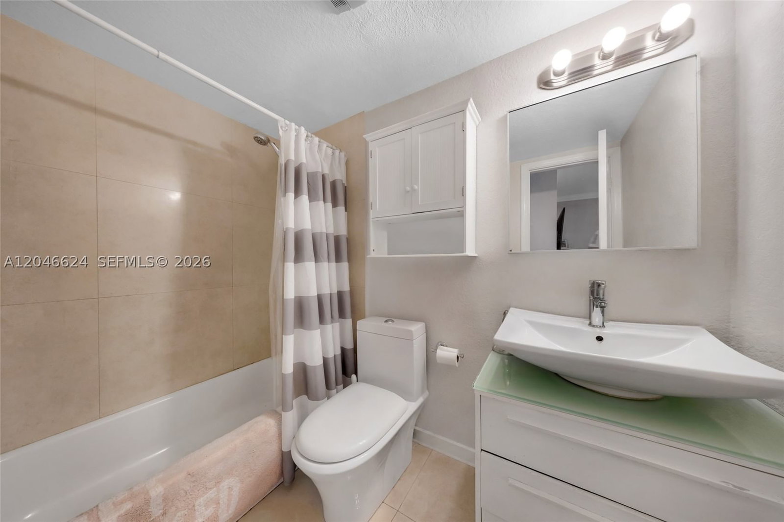 Real estate property located at 660 11th Ave #102, Broward, Capri Courts Condo, Fort Lauderdale, FL