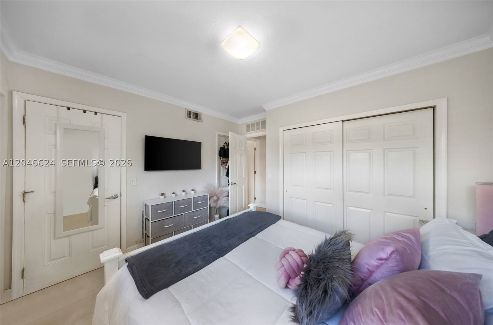 Real estate property located at 660 11th Ave #102, Broward, Capri Courts Condo, Fort Lauderdale, FL