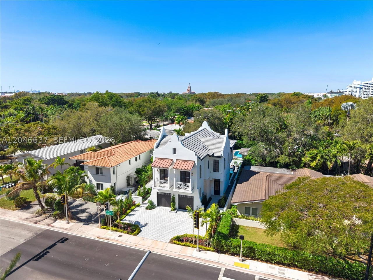 Real estate property located at 2712 Le Jeune Rd, Miami-dade, Coral Gables Biltmore Sec, Coral Gables, FL