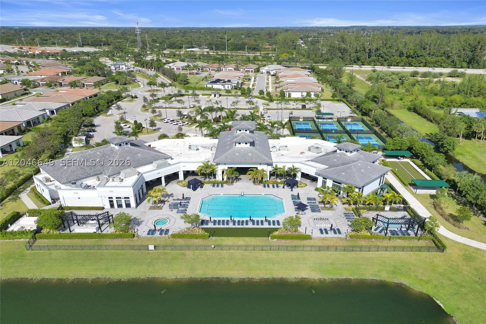 Real estate property located at 8147 Juniper Dr, Broward, The Falls At Parkland, Parkland, FL