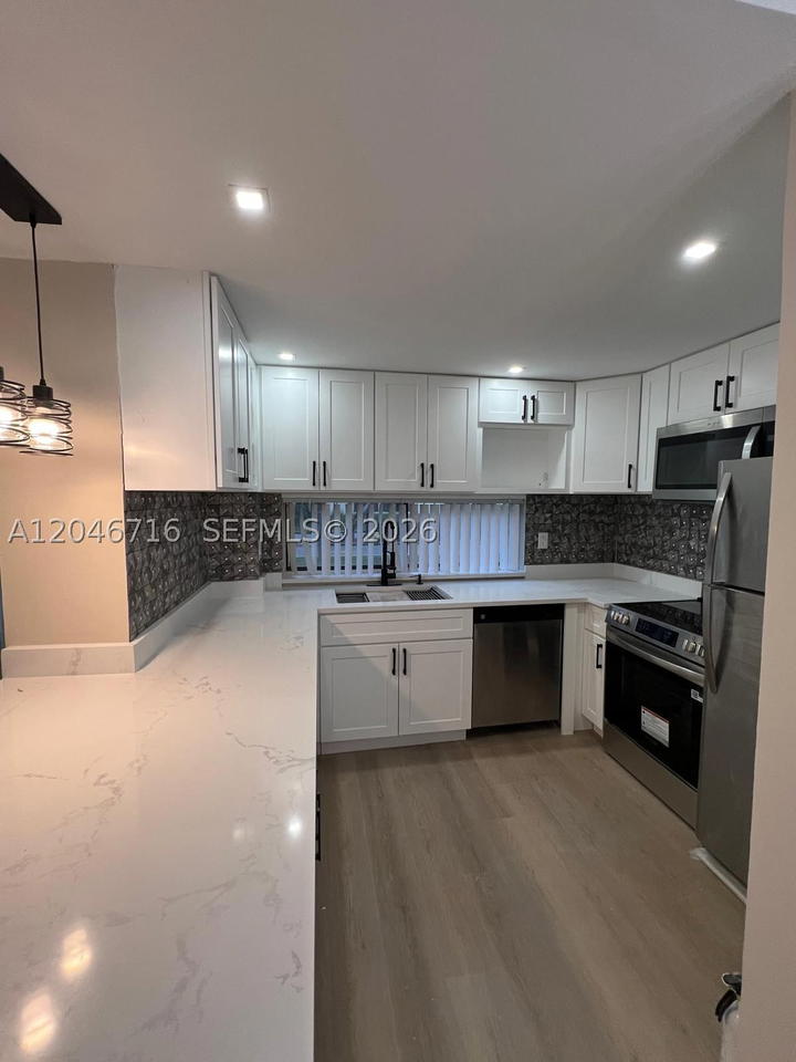 Real estate property located at 17021 Bay Rd #124, Miami-dade, Plaza Of Americas Condo P, Sunny Isles Beach, FL