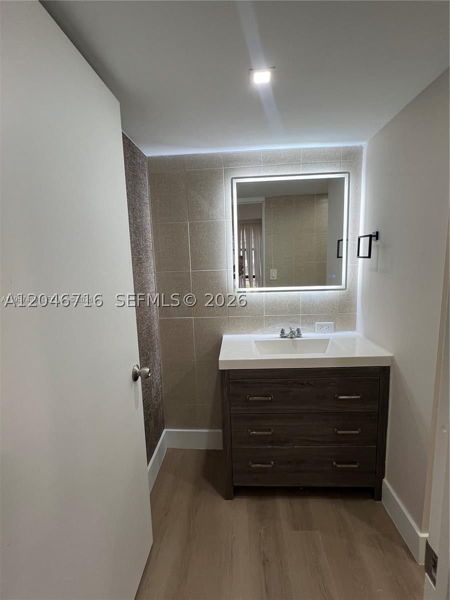 Real estate property located at 17021 Bay Rd #124, Miami-dade, Plaza Of Americas Condo P, Sunny Isles Beach, FL
