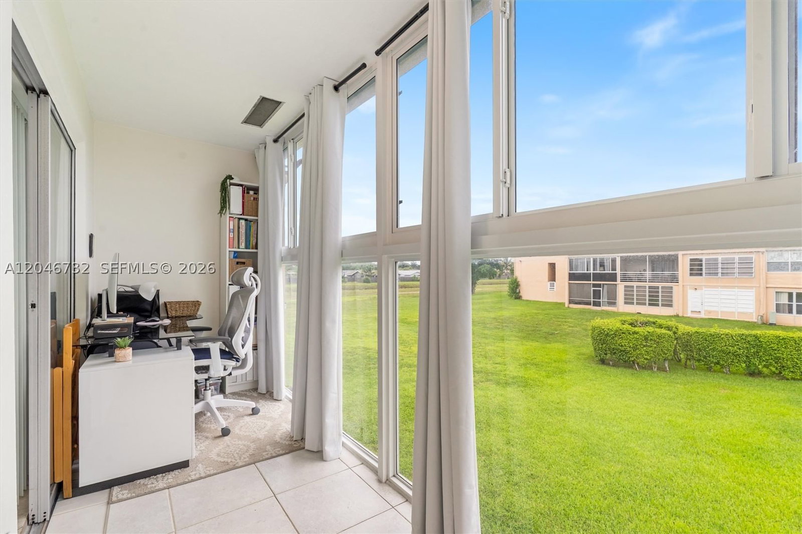 Real estate property located at 9101 Sunrise Lakes Blvd #202, Broward, Sunrise Lakes 110 Condo, Sunrise, FL