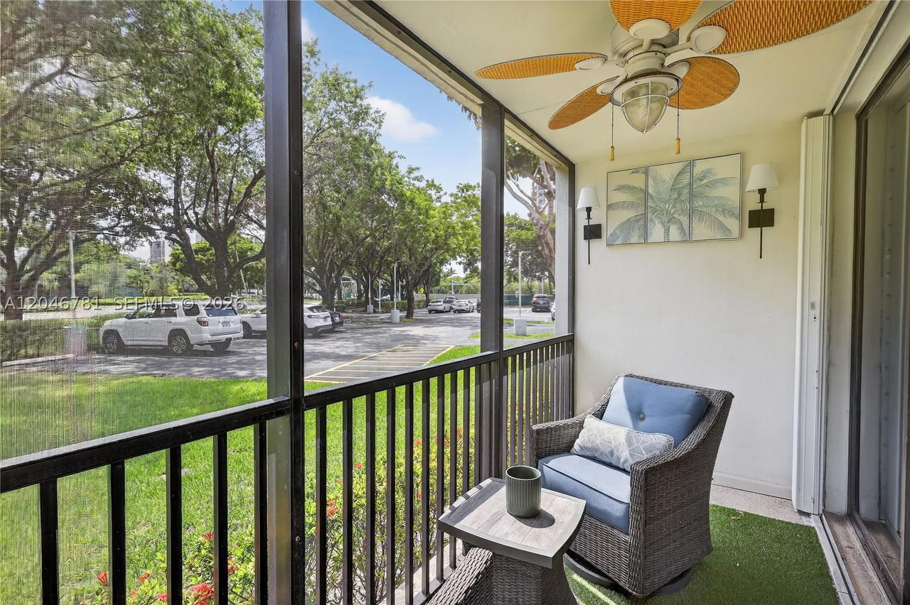 Real estate property located at 3401 Country Club Dr #109, Miami-dade, Ensenada Condo Bldg E-ii, Aventura, FL