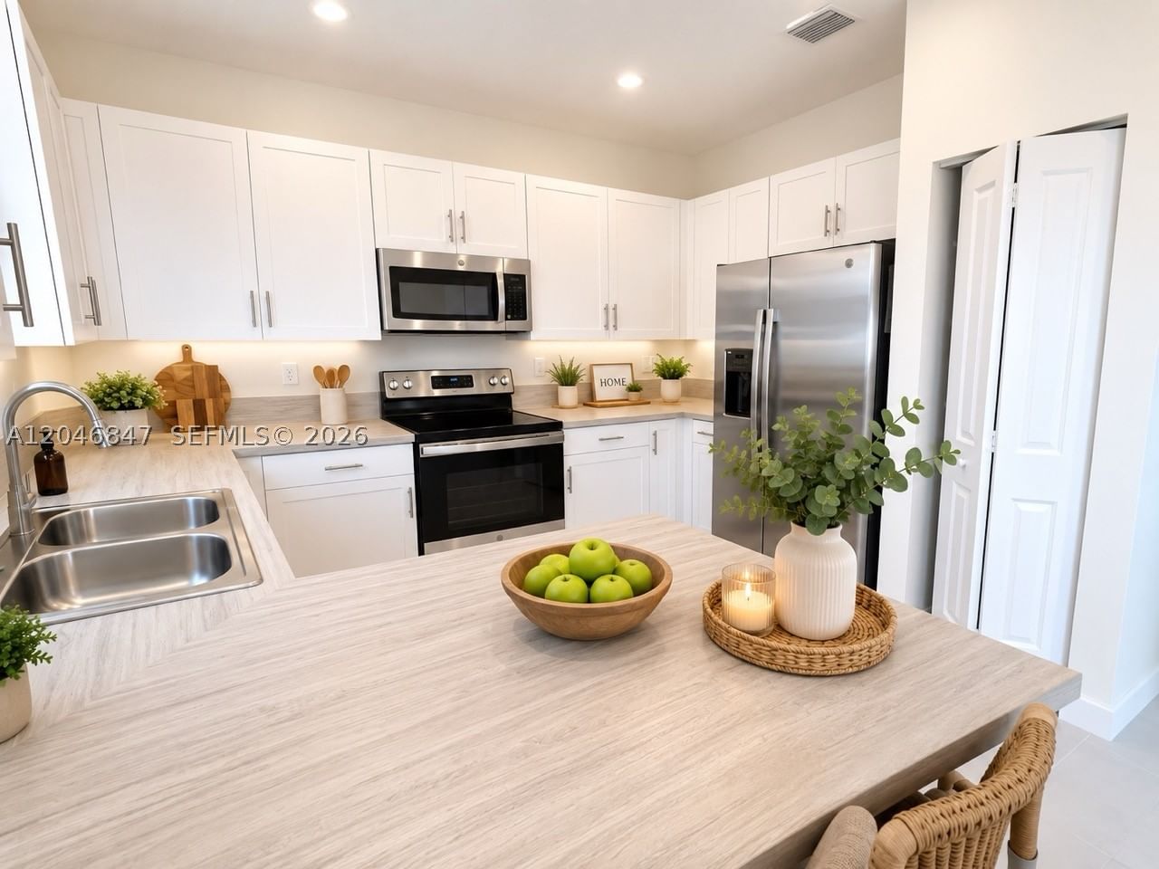 Real estate property located at 3338 112th St, Miami-dade, Aquabella North Replat, Hialeah, FL