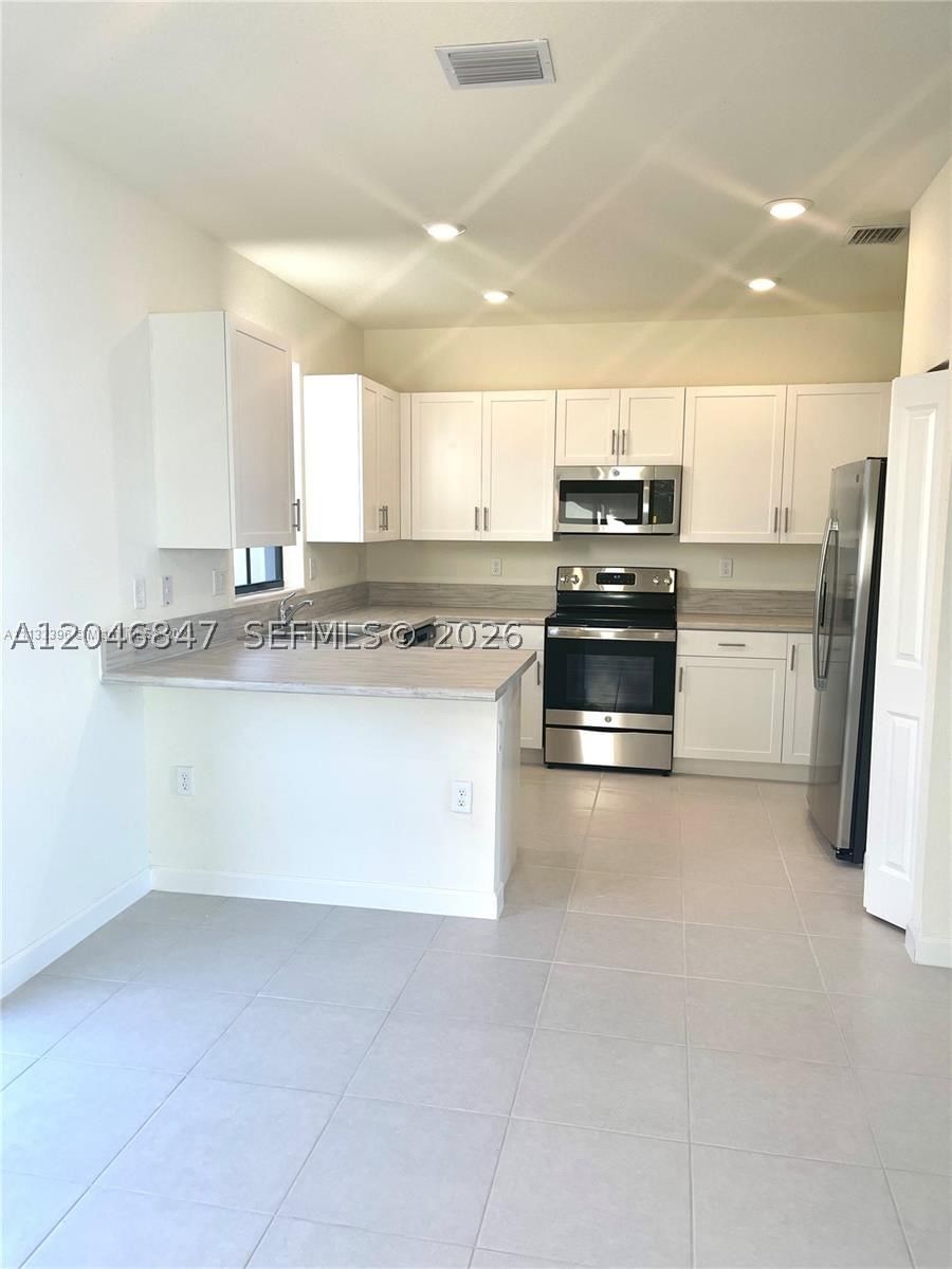 Real estate property located at 3338 112th St, Miami-dade, Aquabella North Replat, Hialeah, FL