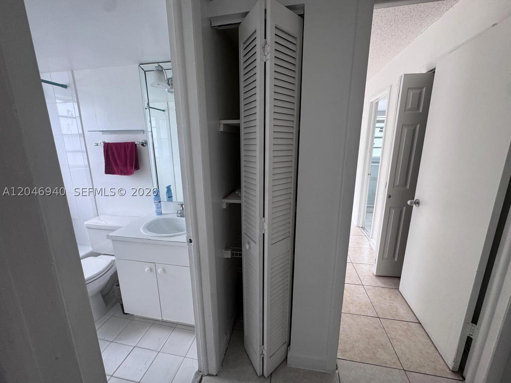 Real estate property located at 1725 60th St F222, Miami-dade, Los Suenos Condo, Hialeah, FL
