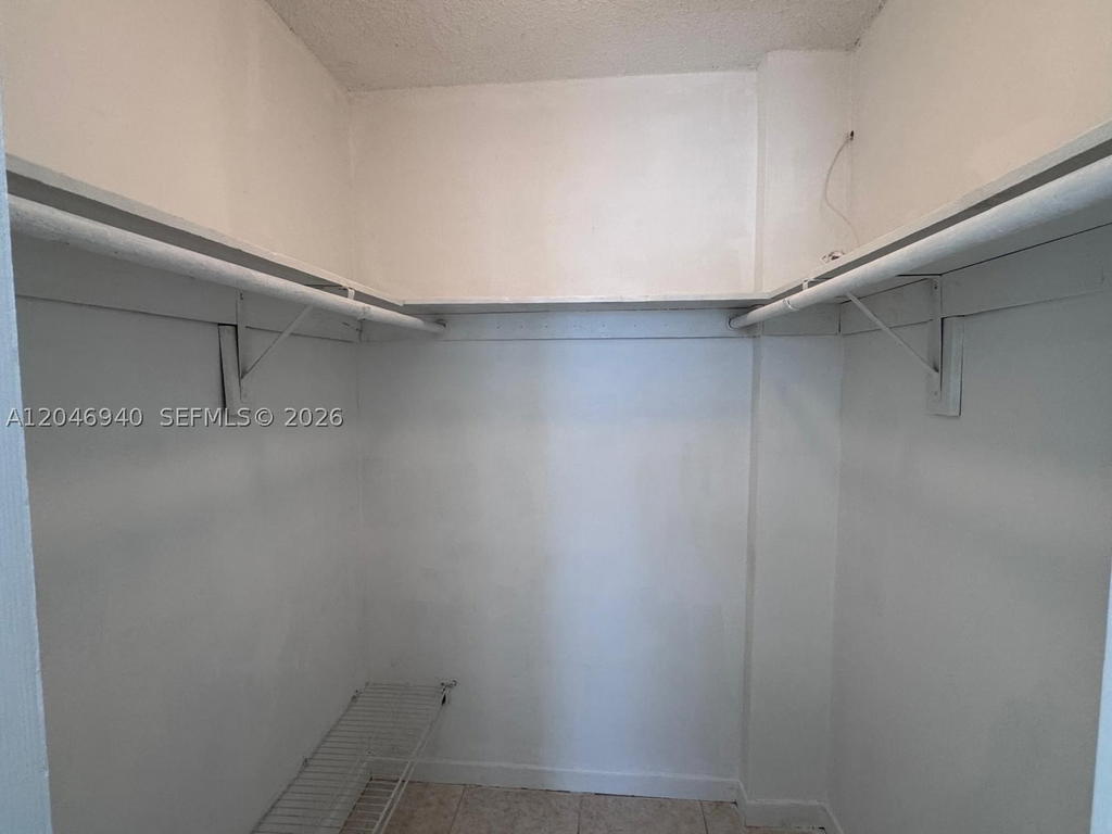 Real estate property located at 1725 60th St F222, Miami-dade, Los Suenos Condo, Hialeah, FL