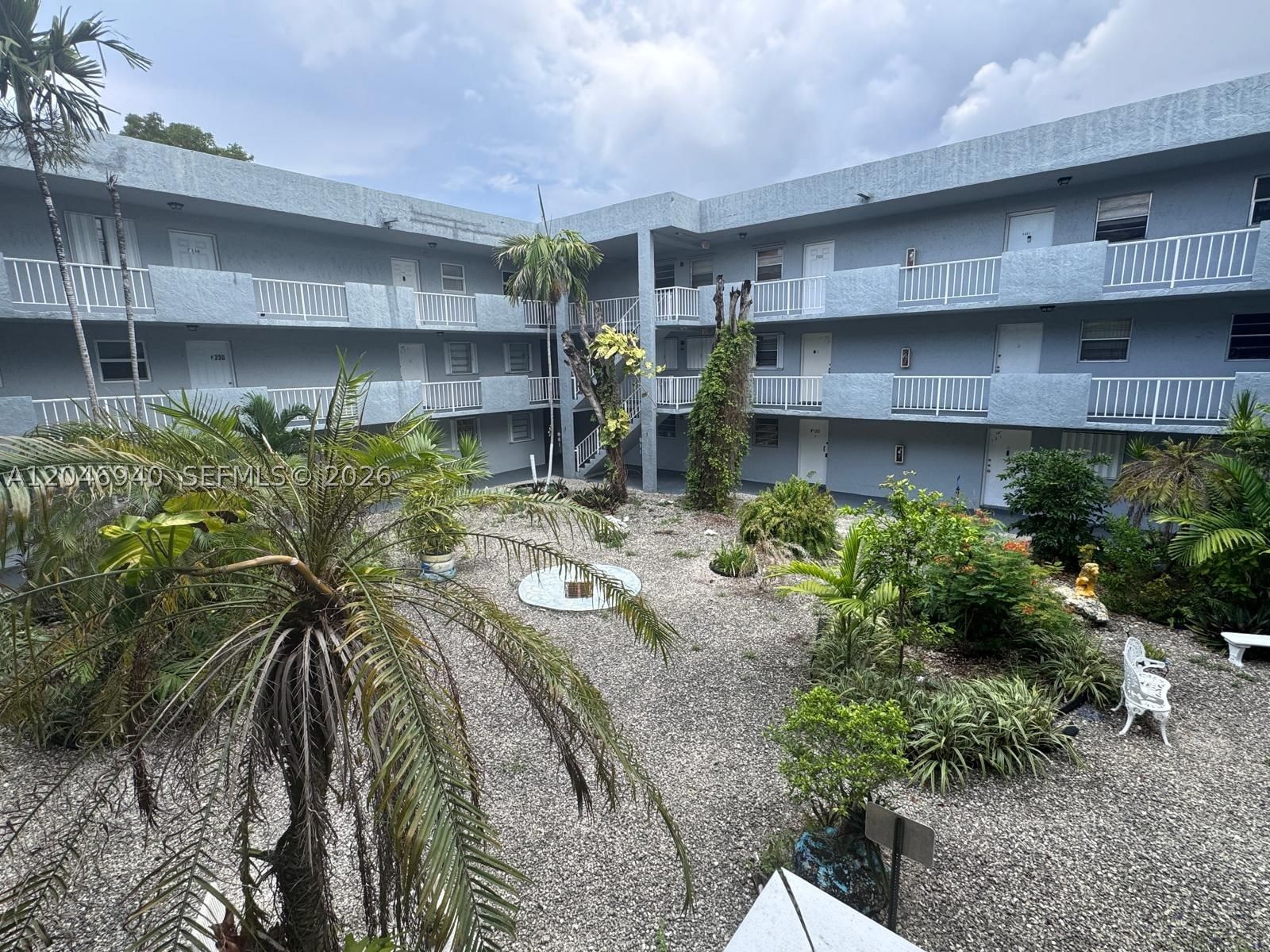 Real estate property located at 1725 60th St F222, Miami-dade, Los Suenos Condo, Hialeah, FL